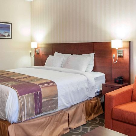 Quality Hotel & Suites Гандер Екстериор снимка