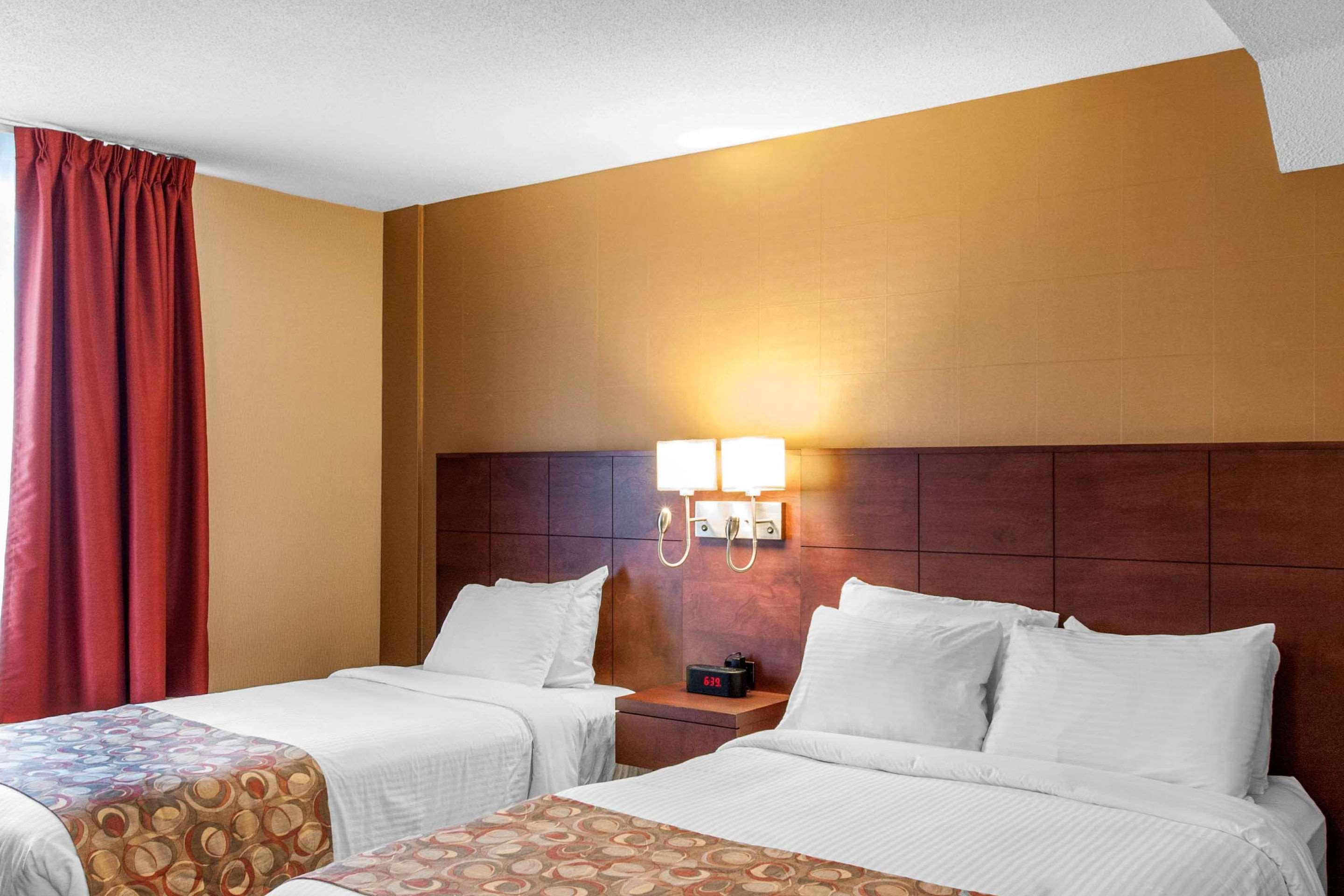 Quality Hotel & Suites Гандер Екстериор снимка